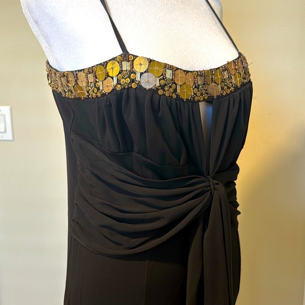 Dressy enough for cocktail party, holiday party/wedding  guest/or a fancy place
